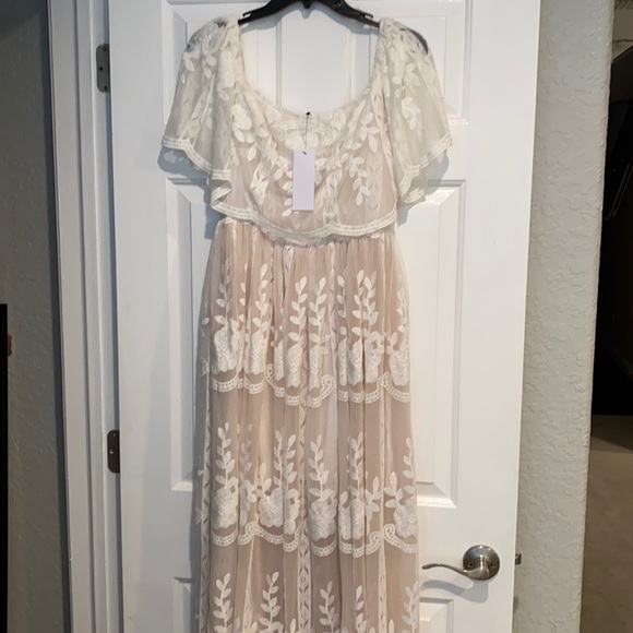 Aakaa Dresses & Skirts - Beautiful off the shoulder lace boho maxi dress